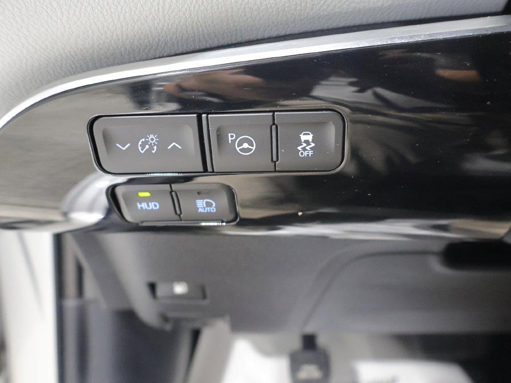 Used 2021 Toyota Prius Limited FWD image 31