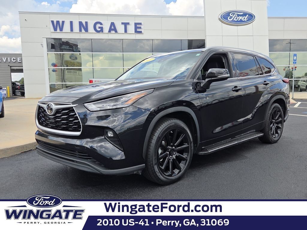Used 2022 Toyota Highlander XLE FWD image 1
