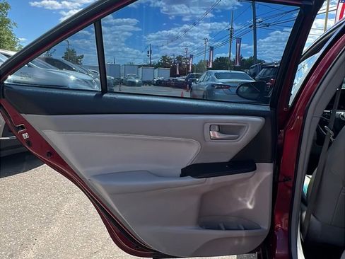 Used 2017 Toyota Camry XLE FWD image 12