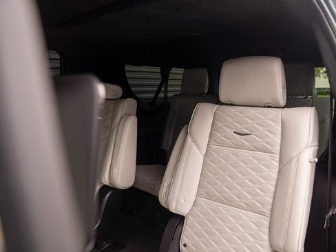 Used 2025 Cadillac Escalade ESV V AWD/4WD image 20
