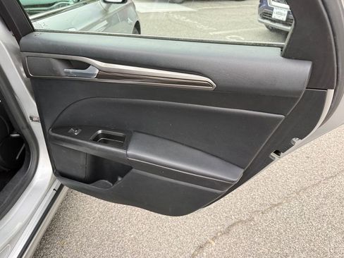 Used 2017 Ford Fusion SE w/ Fusion SE Technology Package FWD image 27