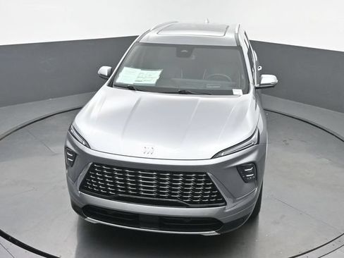 Used 2025 Buick Enclave Avenir w/ LPO, Floor Liner Package AWD/4WD image 38