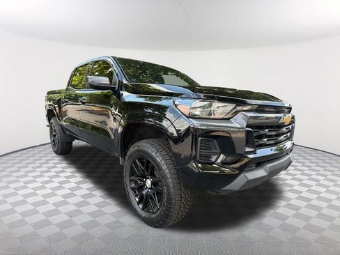 Used 2025 Chevrolet Colorado LT w/ Advanced Trailering Package AWD/4WD image 3