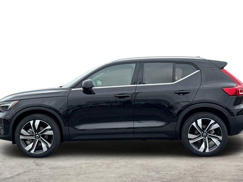 New 2025 Volvo XC40 B5 Ultra w/ Climate Package image 5