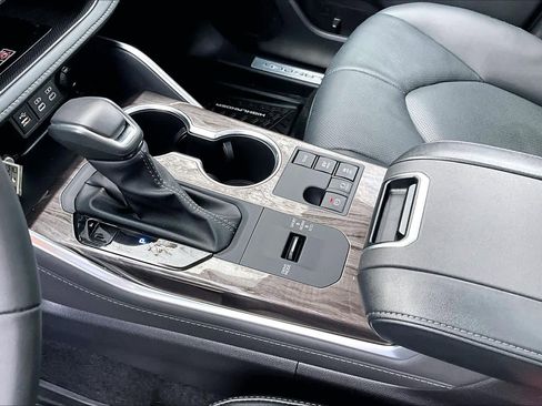 Used 2025 Toyota Highlander Platinum image 15