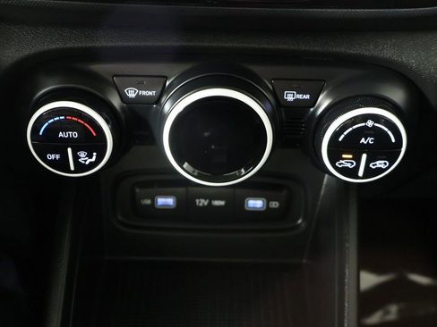 Used 2022 Hyundai Venue Limited FWD image 44