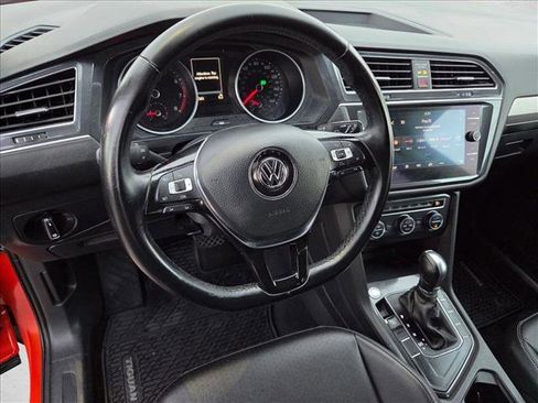 Used 2018 Volkswagen Tiguan SE image 10
