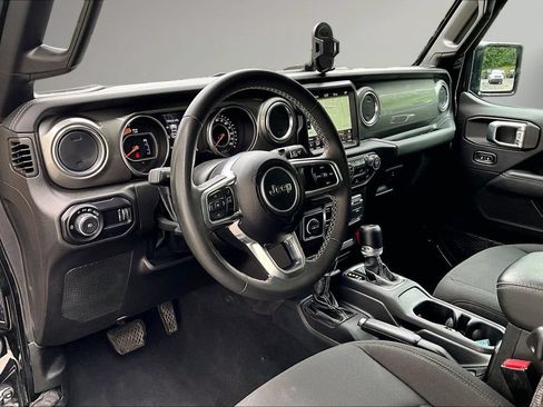 Used 2023 Jeep Wrangler Unlimited Sahara AWD/4WD image 18