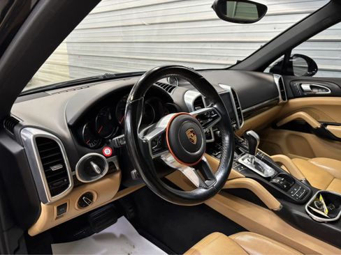 Used 2017 Porsche Cayenne Platinum Edition AWD/4WD image 12