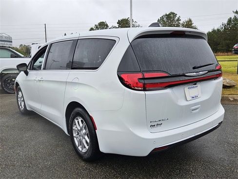 New 2026 Chrysler Pacifica Select image 12