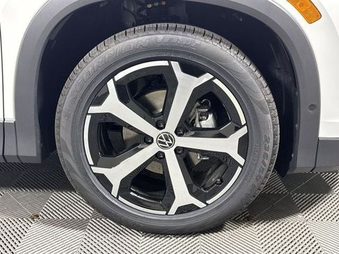 New 2026 Volkswagen Tiguan SE image 12