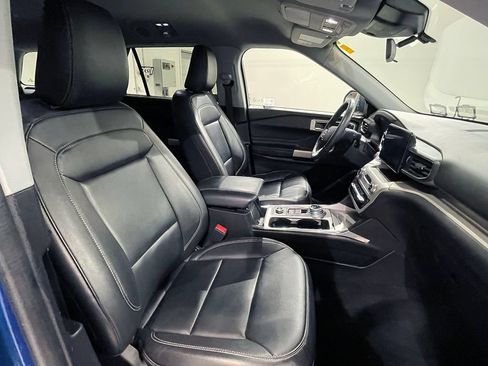 Used 2022 Ford Explorer XLT w/ Equipment Group 202A AWD/4WD image 27