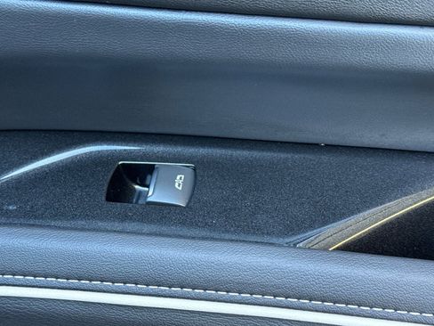 Used 2023 Cadillac Escalade Premium Luxury image 20