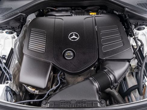 Used 2023 Mercedes-Benz GLC 300 4MATIC w/ Exclusive Trim Package image 32