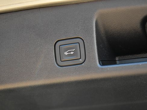 Used 2025 Chevrolet Equinox EV LT FWD image 48