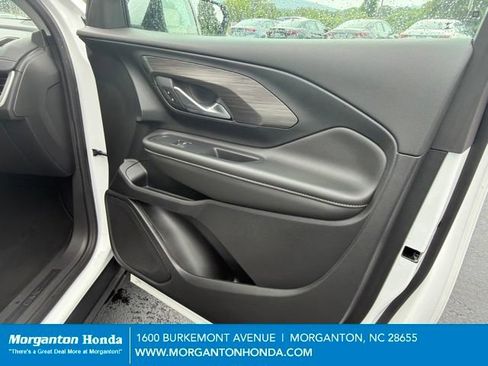 Used 2024 GMC Terrain SLT AWD/4WD image 33