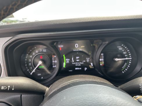 Used 2024 Jeep Wrangler Unlimited AWD/4WD image 21