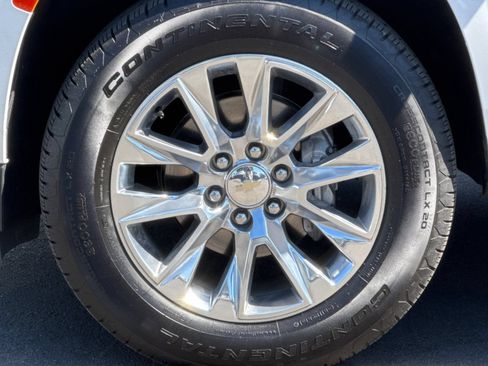 Used 2022 Chevrolet Suburban Premier AWD/4WD image 42