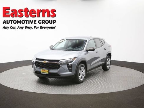 Used 2024 Chevrolet Trax LS w/ Driver Confidence Package FWD image 49