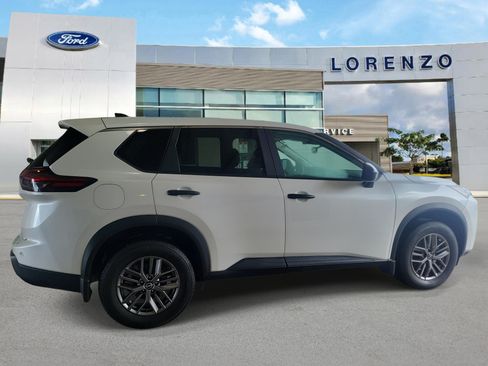 Used 2025 Nissan Rogue S FWD image 4