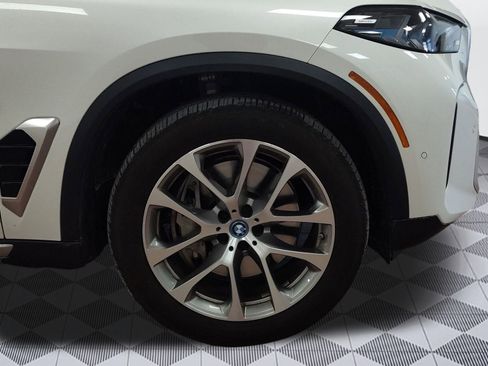 Used 2025 BMW X5 xDrive50e image 11