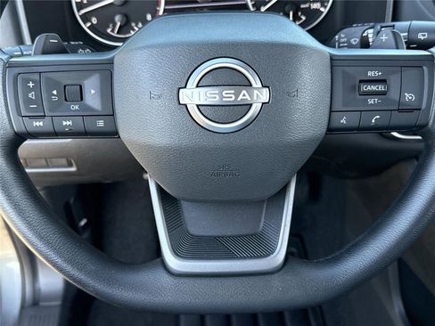 Used 2025 Nissan Rogue S FWD image 9