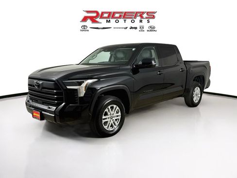 Used 2023 Toyota Tundra SR5 w/ SR5 Convenience Package AWD/4WD image 8