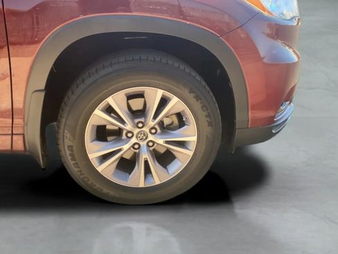 Used 2016 Toyota Highlander Plus AWD/4WD image 25