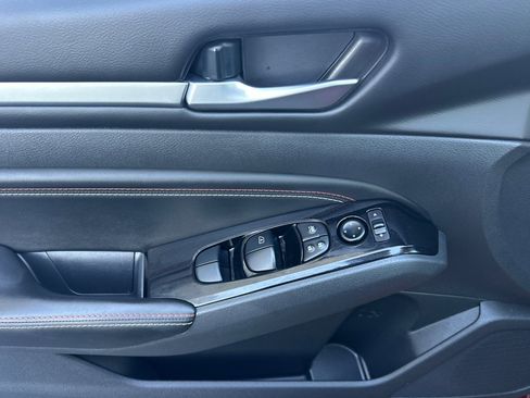 Used 2023 Nissan Altima 2.5 SR w/ SR Premium Package image 8