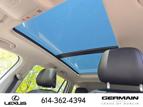 Used 2023 Volkswagen Tiguan SE w/ Panoramic Sunroof Package AWD/4WD image 5