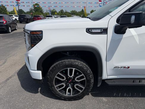 Used 2023 GMC Sierra 1500 AT4 w/ AT4 Preferred Package AWD/4WD image 13