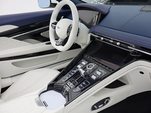 Used 2026 Aston Martin DB12 Convertible RWD image 40