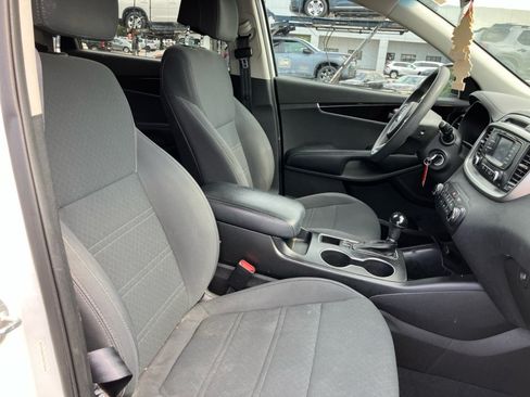 Used 2017 Kia Sorento AWD image 33