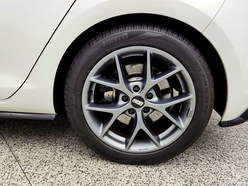 Used 2019 Volkswagen Golf R 4-Door AWD/4WD image 9