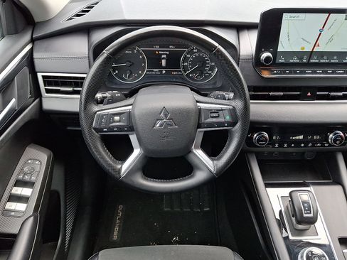Used 2024 Mitsubishi Outlander SE AWD/4WD image 11