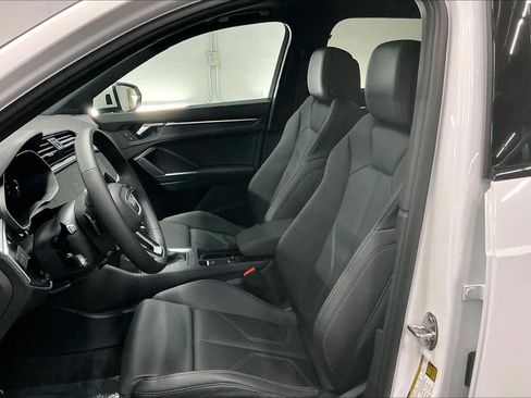 Certified 2025 Audi Q3 2.0T Premium w/ Black Optic Sport Package image 28