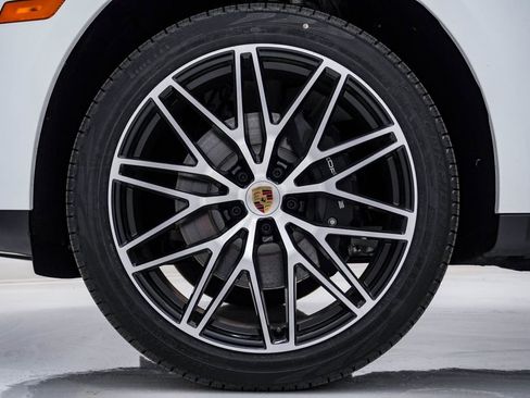 New 2026 Porsche Macan image 13