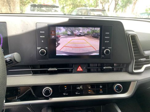 Used 2025 Kia Sportage LX image 21