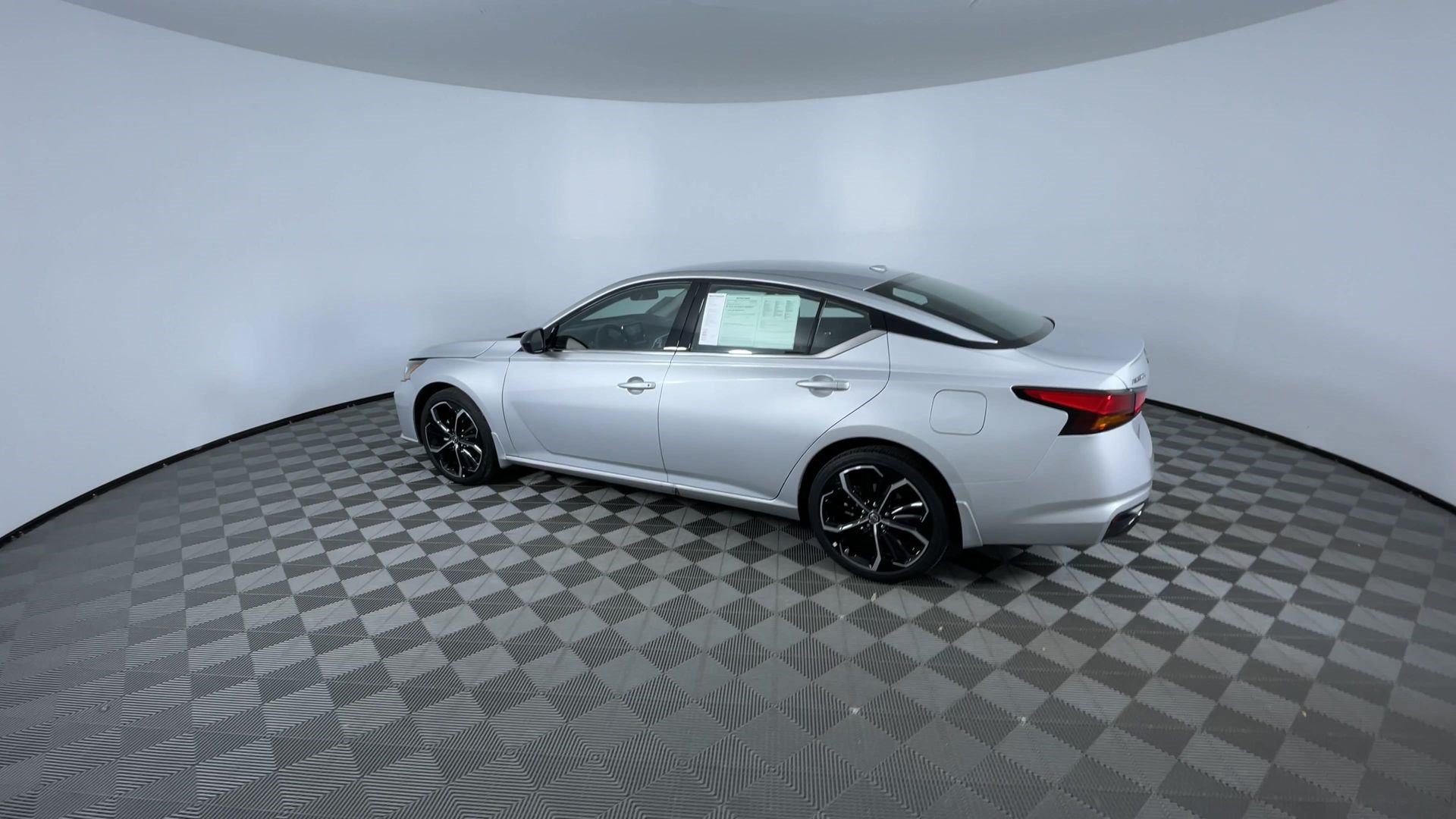 Certified 2025 Nissan Altima 2.5 SR AWD/4WD image 6
