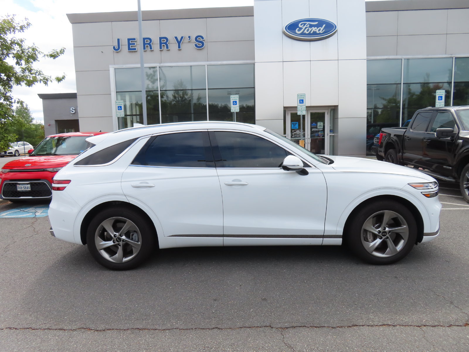 Used 2026 Genesis GV70 2.5T Advanced AWD/4WD image 4
