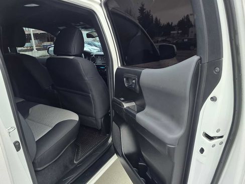 Used 2023 Toyota Tacoma TRD Off-Road image 14