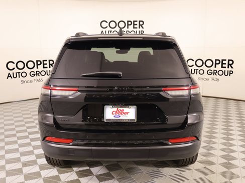 Used 2023 Jeep Grand Cherokee Altitude AWD/4WD image 21