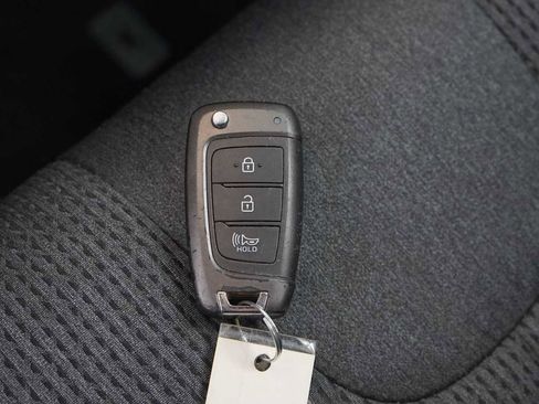 Used 2020 Hyundai Santa Fe SE FWD image 28