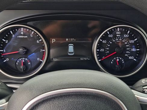 Used 2023 Kia Carnival LX image 24