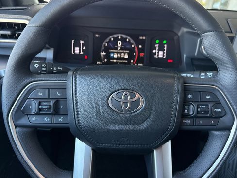 New 2026 Toyota 4Runner SR5 AWD/4WD image 25