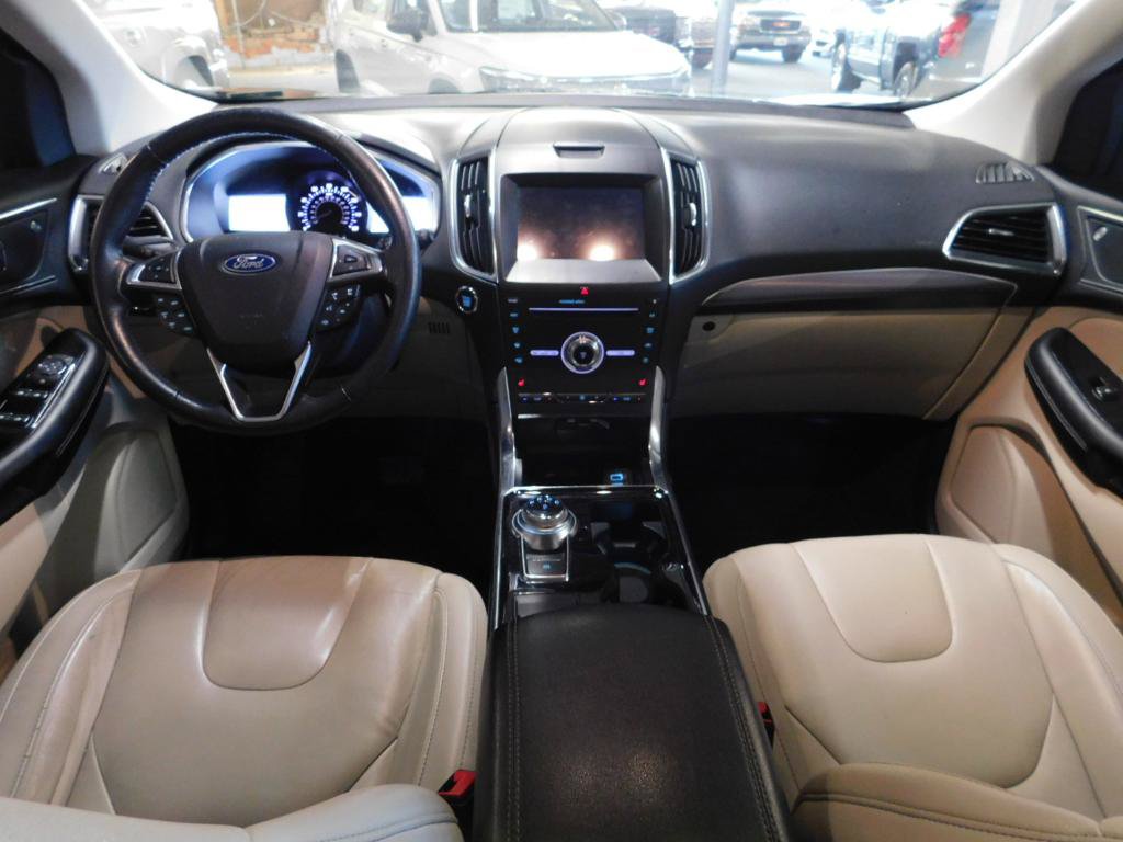 Used 2019 Ford Edge Titanium FWD image 3