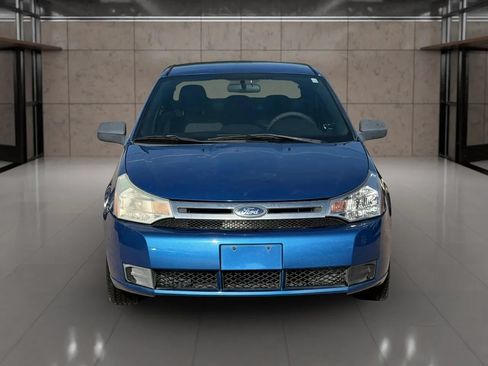 Used 2010 Ford Focus SE FWD image 3