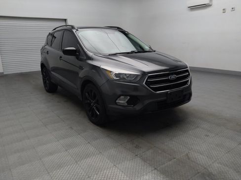 Used 2017 Ford Escape SE w/ Equipment Group 201A FWD image 13