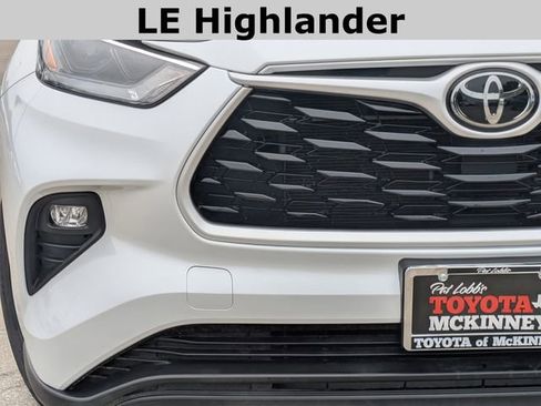 Used 2023 Toyota Highlander LE image 3