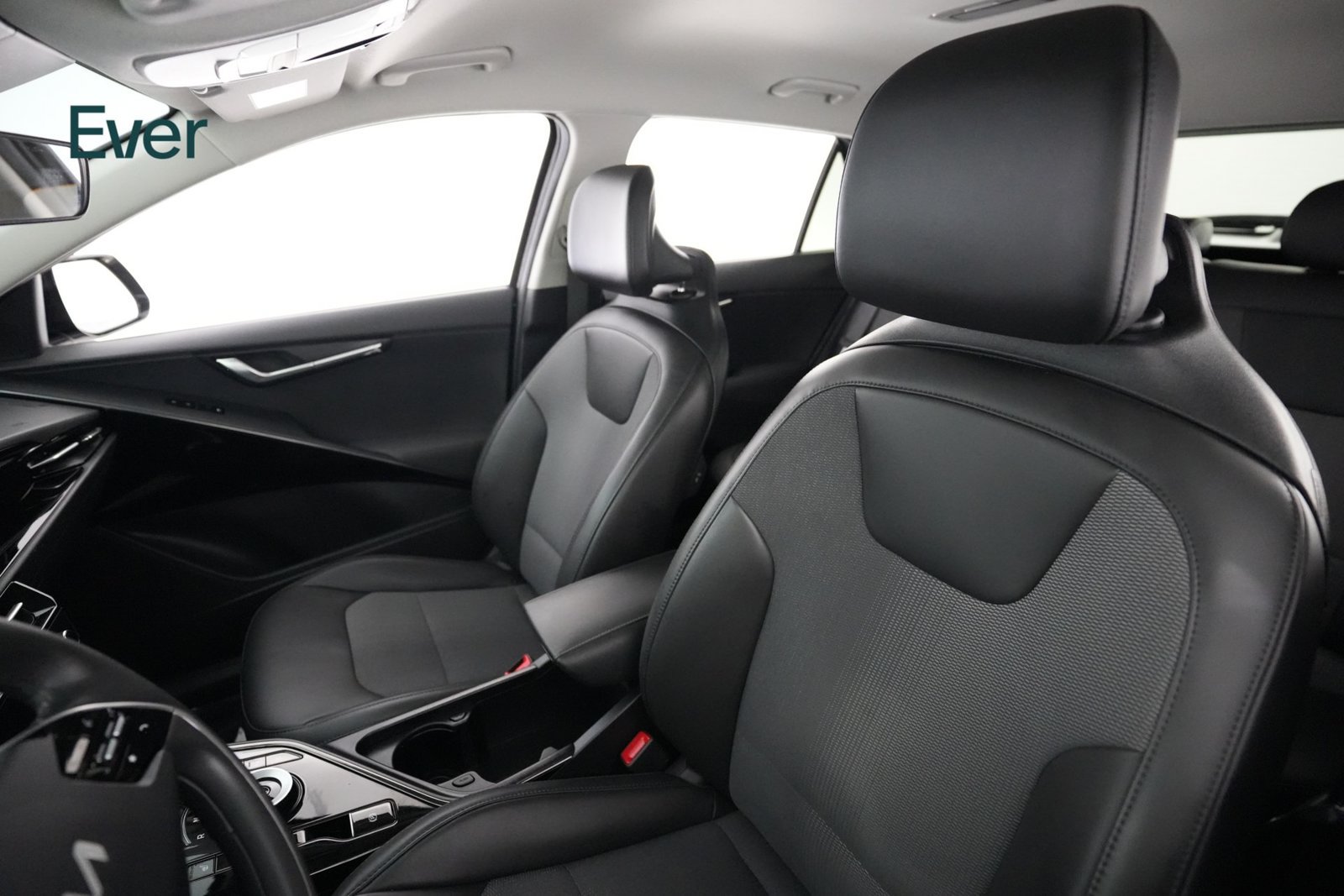 Used 2025 Kia Niro Wind w/ Wind Preserve Package FWD image 4
